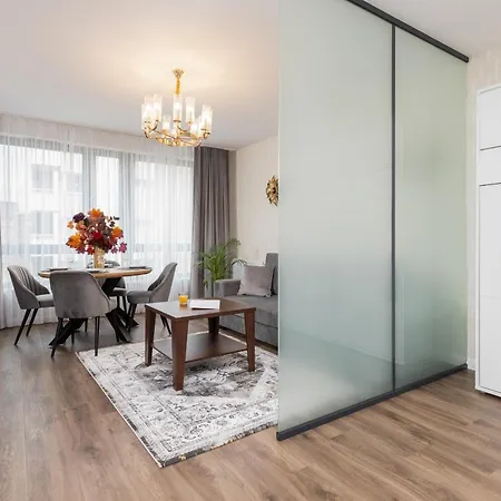 Elegant With Balcony And Air Conditioning In By Renters Апартаменты *
