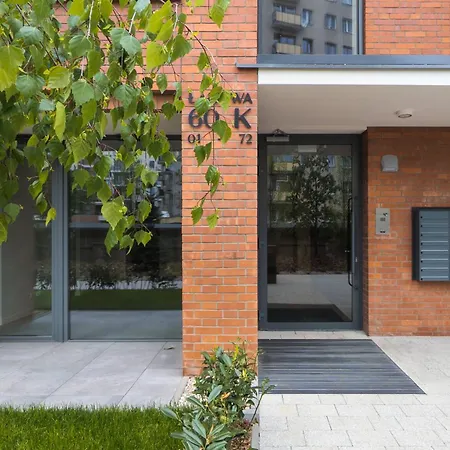 Elegant With Balcony And Air Conditioning In By Renters Апартаменты *