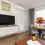 Elegant With Balcony And Air Conditioning In By Renters Appartement *
