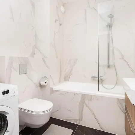 شقة Elegant With Balcony And Air Conditioning In By Renters *