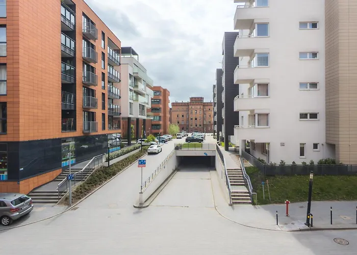 Apartment Elegant With Balcony And Air Conditioning In By Renters *