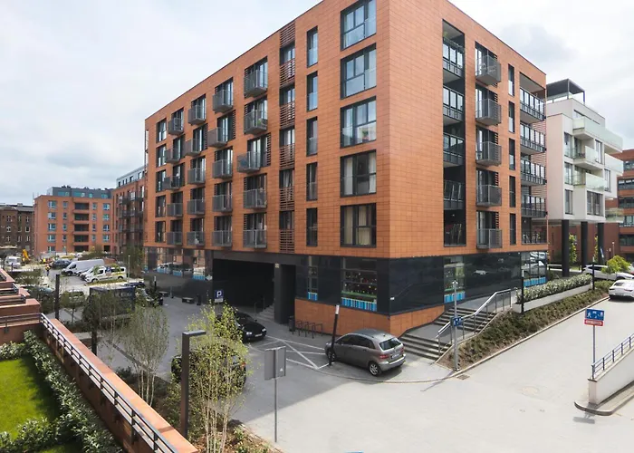 Elegant With Balcony And Air Conditioning In By Renters Apartment *