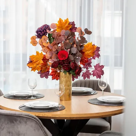 Elegant With Balcony And Air Conditioning In By Renters Appartamento Danzica