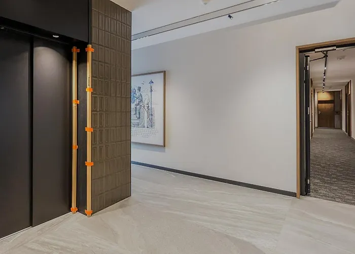 公寓 Elegant With Balcony And Air Conditioning In By Renters